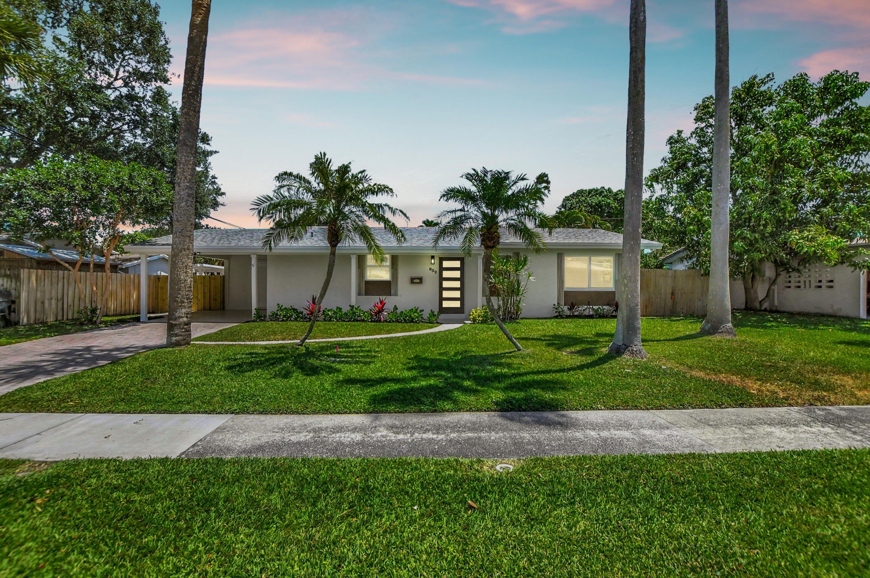 832 SW 10th Avenue – photo 1
