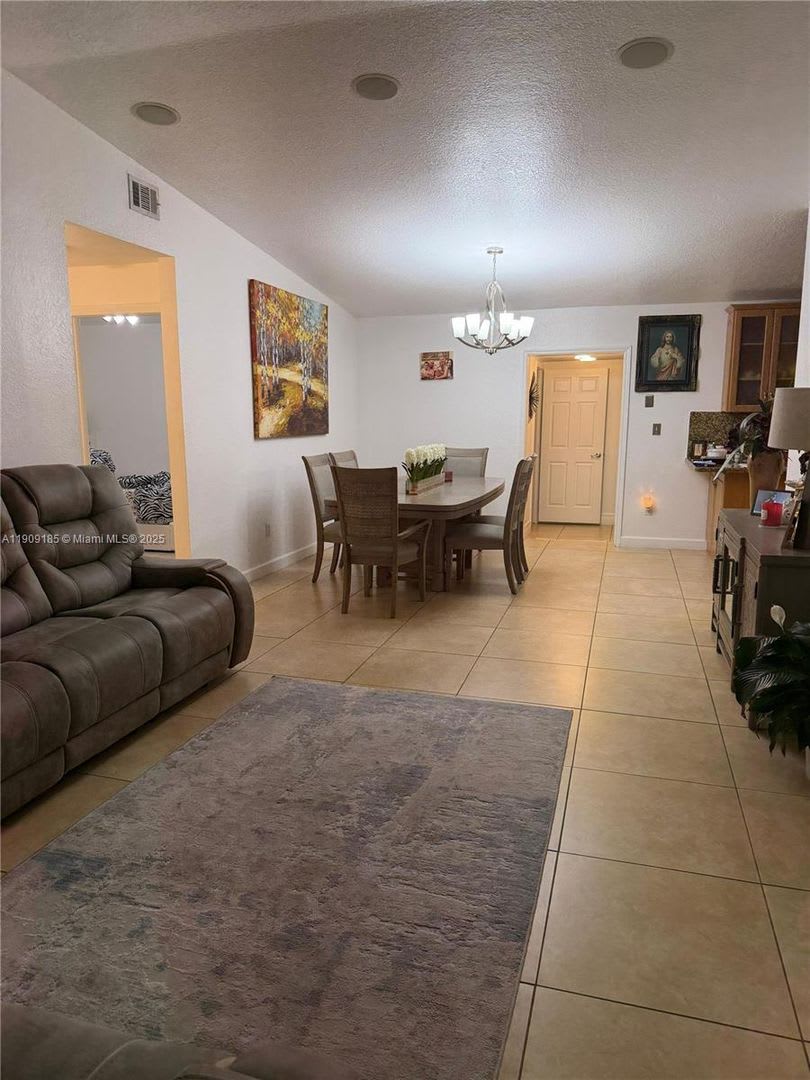 17242 Nw 73Rd Avenue Hialeah Fl 33015 – photo 3