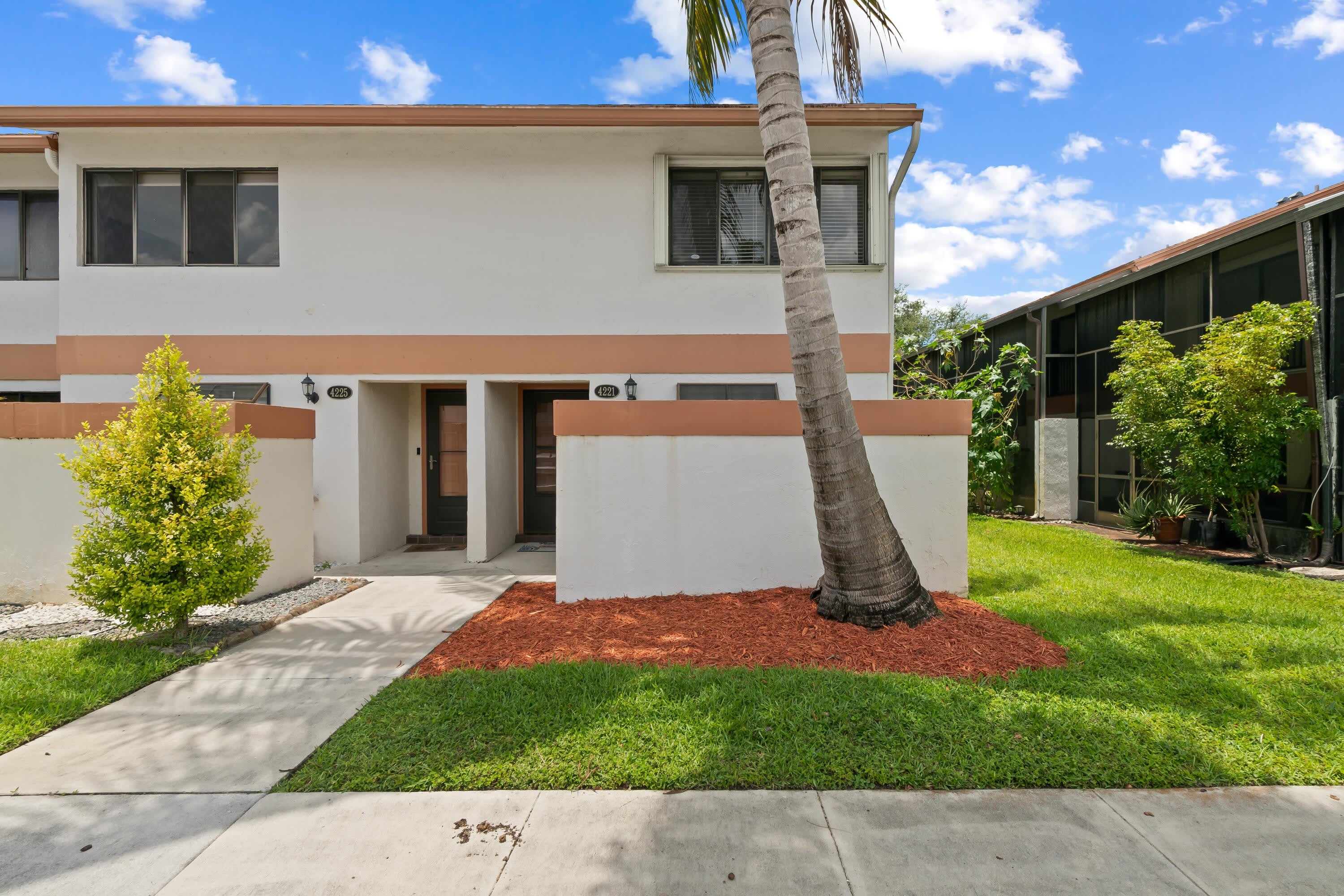 4221 SW 71st Terrace – photo 1