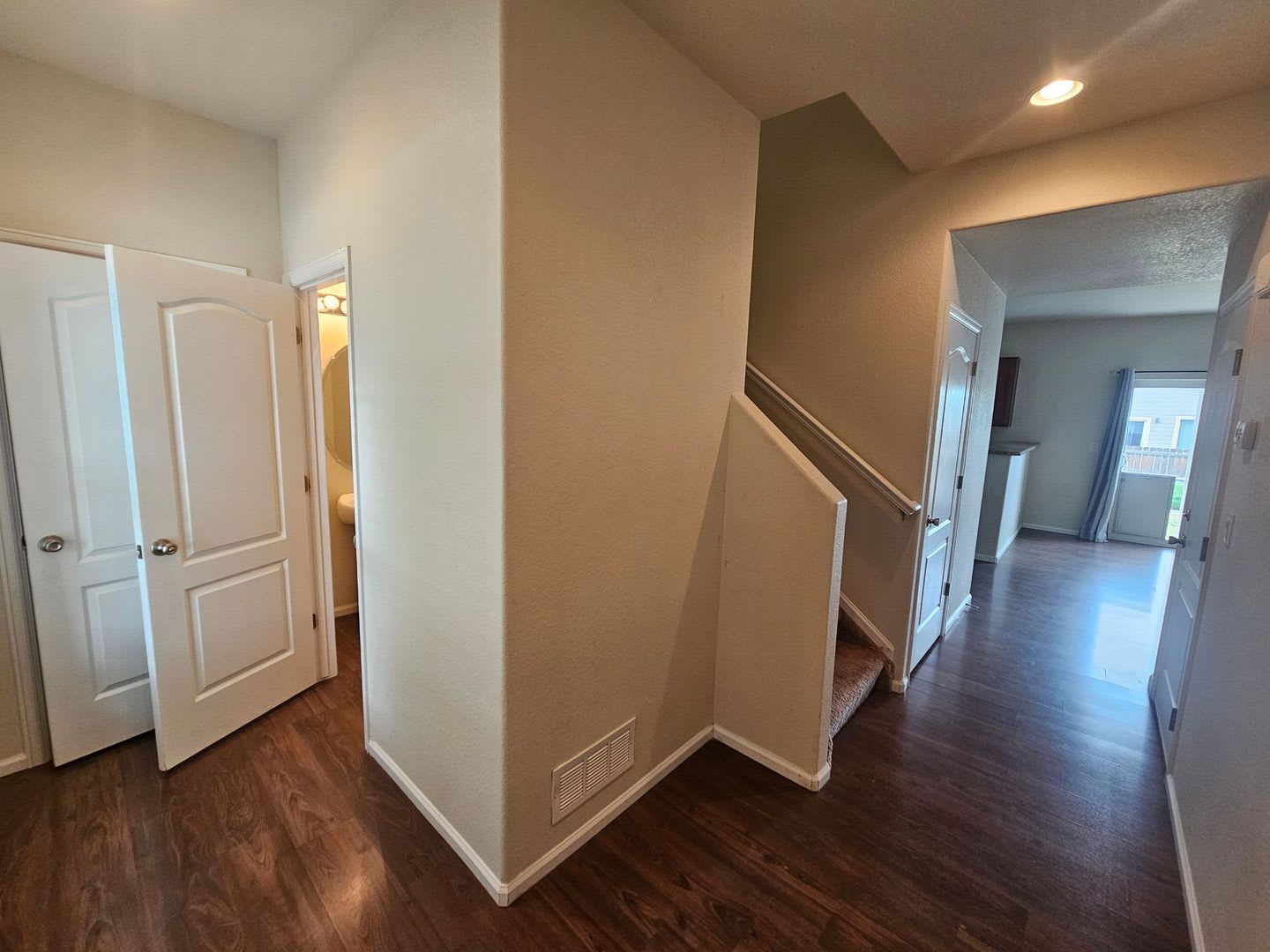 Well-maintained 3-bedroom, 3-bathroom in Lorson Ranch! – photo 2