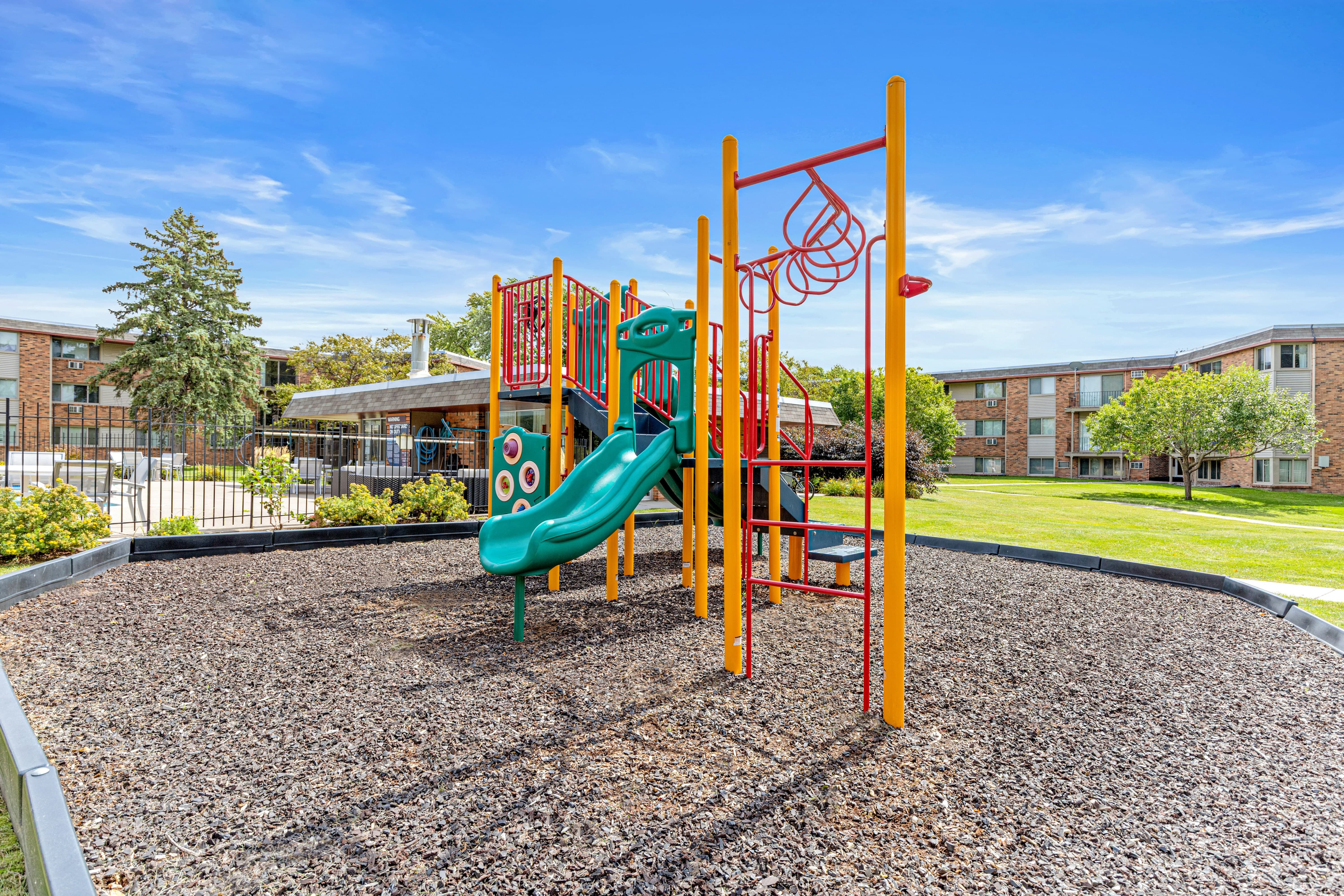 Burgundy Hillsboro Apartments – photo 2