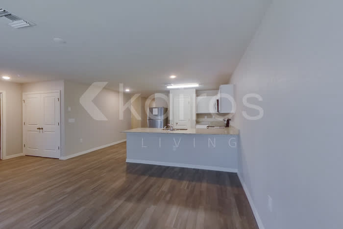 855 Cervantes Street East – photo 4