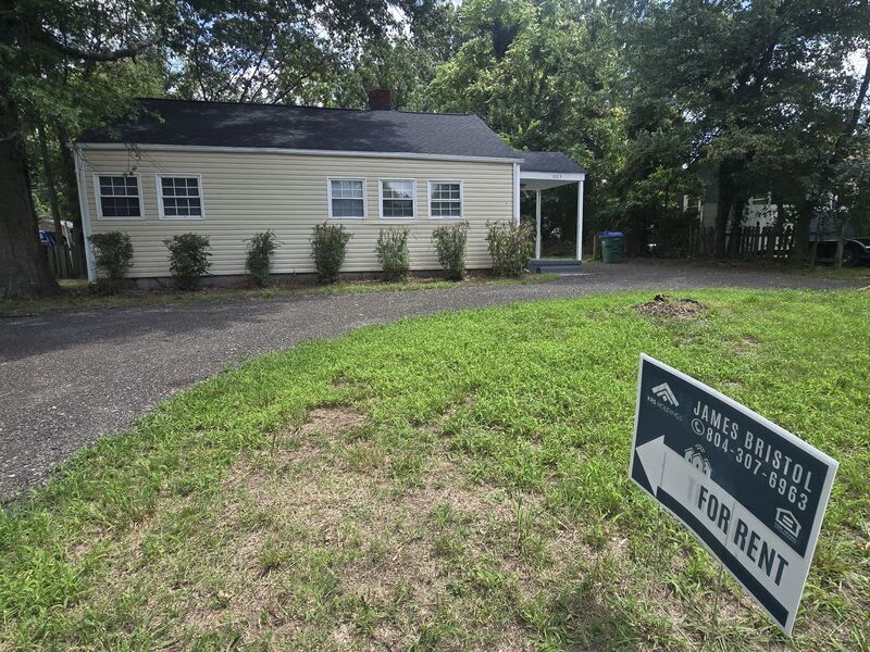 1025 Bradley Ln – photo 3