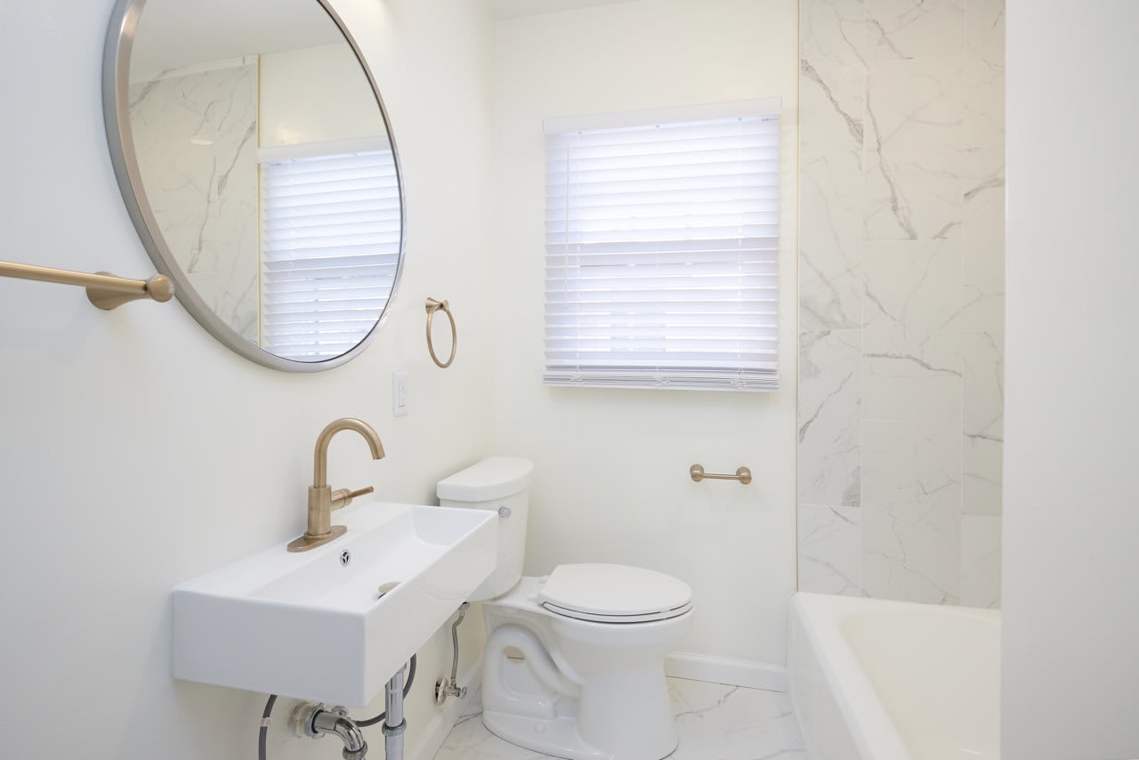 208 South Clark Street – photo 3