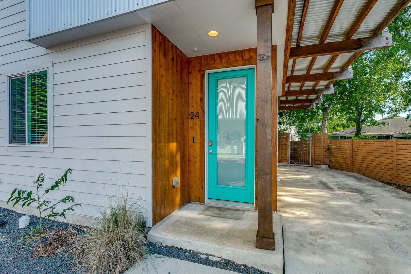 MODERN SOUTHTOWN 2-BEDROOM – photo 4