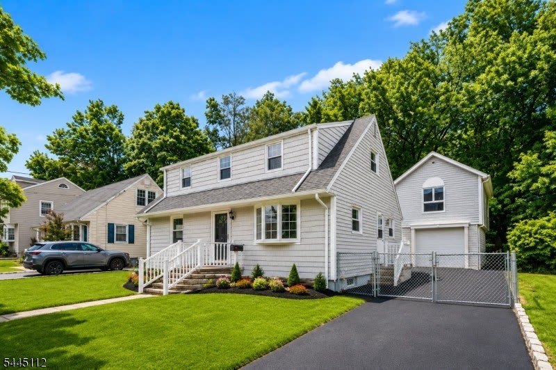 18 Farmingdale Ave – photo 3