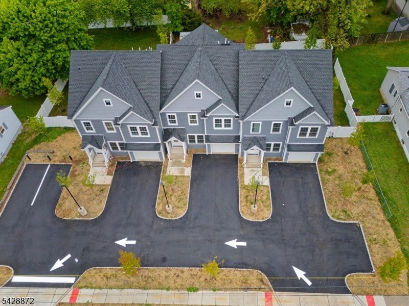 8 Travers Ave – photo 1