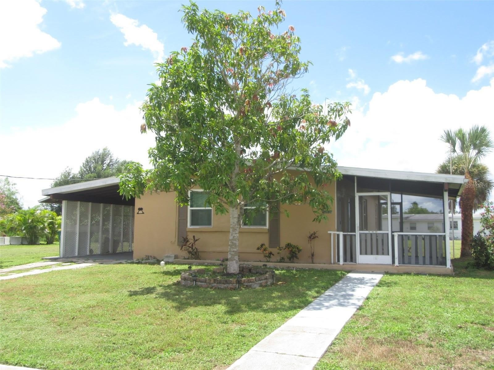 21267 GLADIS Avenue – photo 1