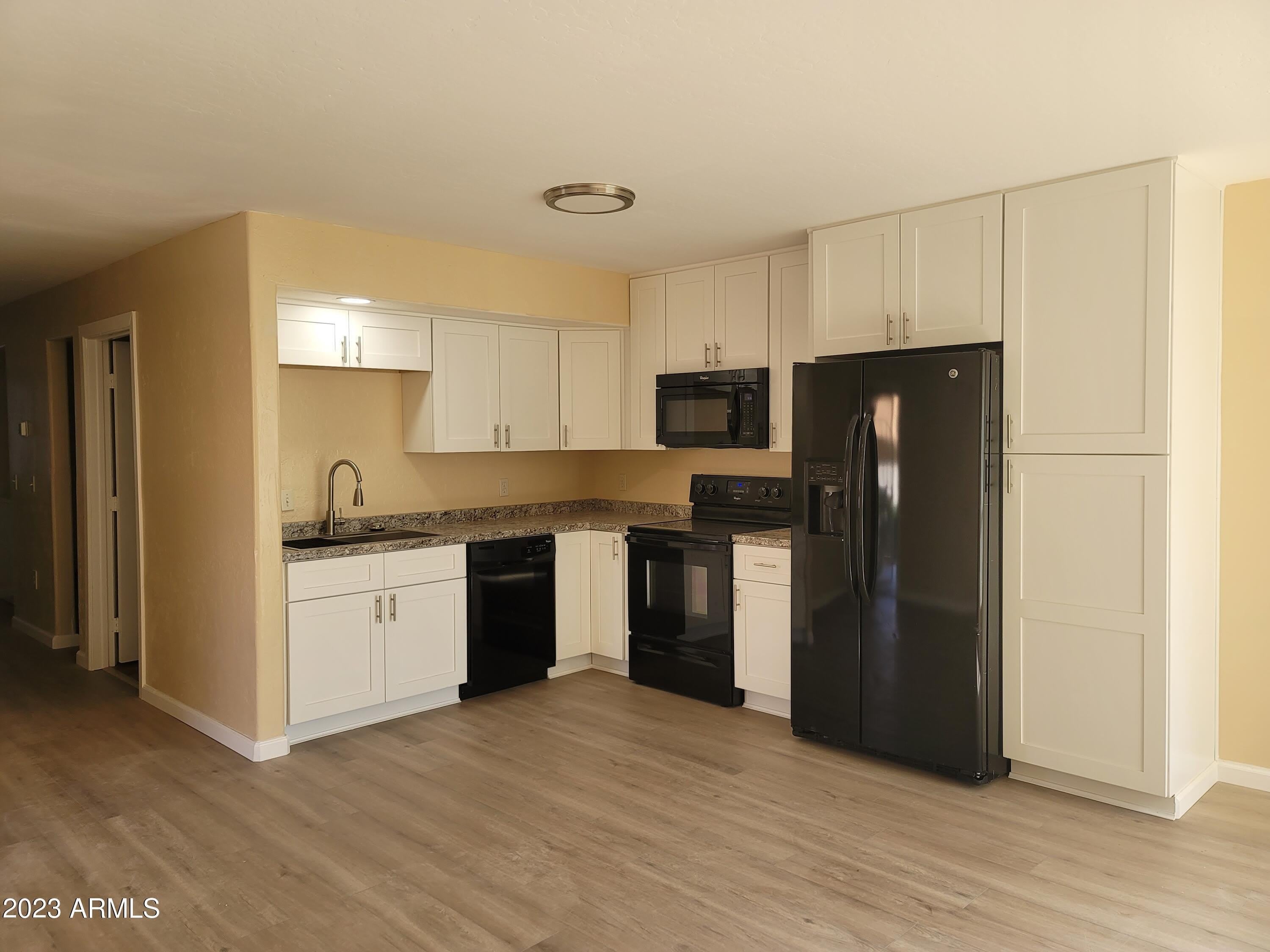532 W 9th Street – photo 2