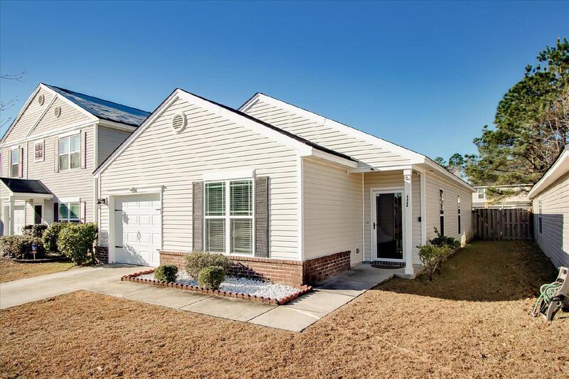 11 Summer Lake Way – photo 1
