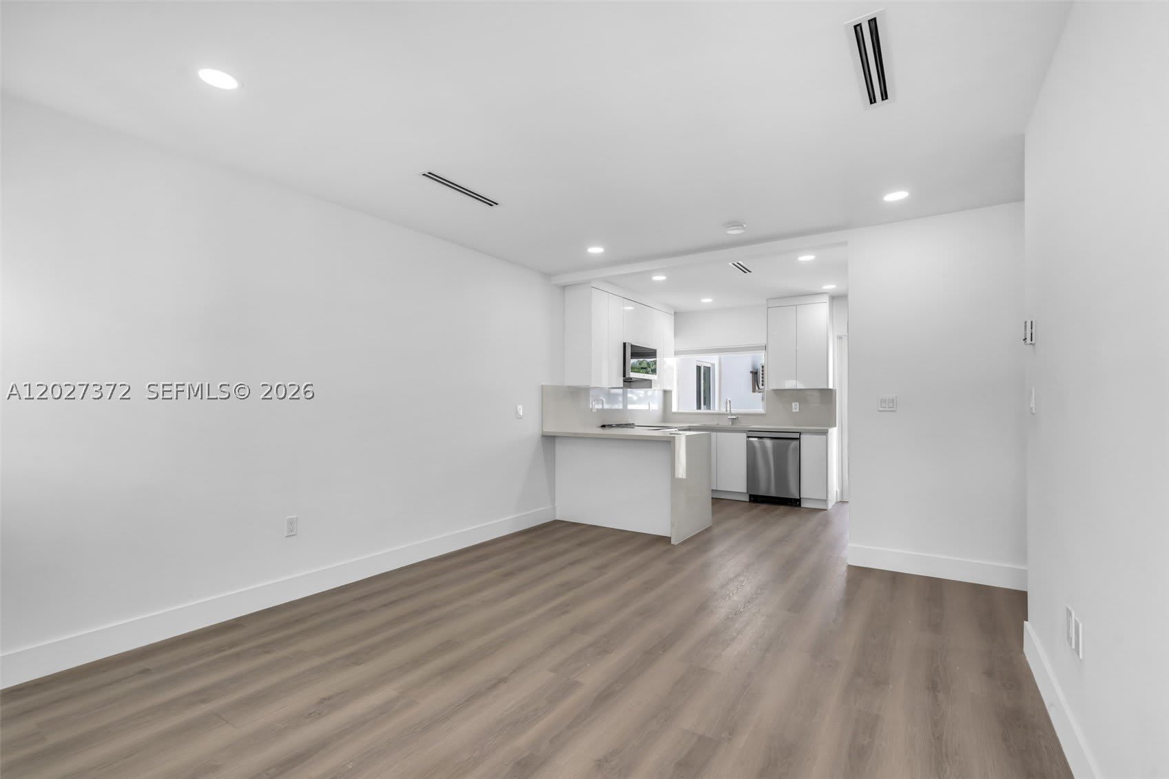 2814 SW 26th St – photo 2