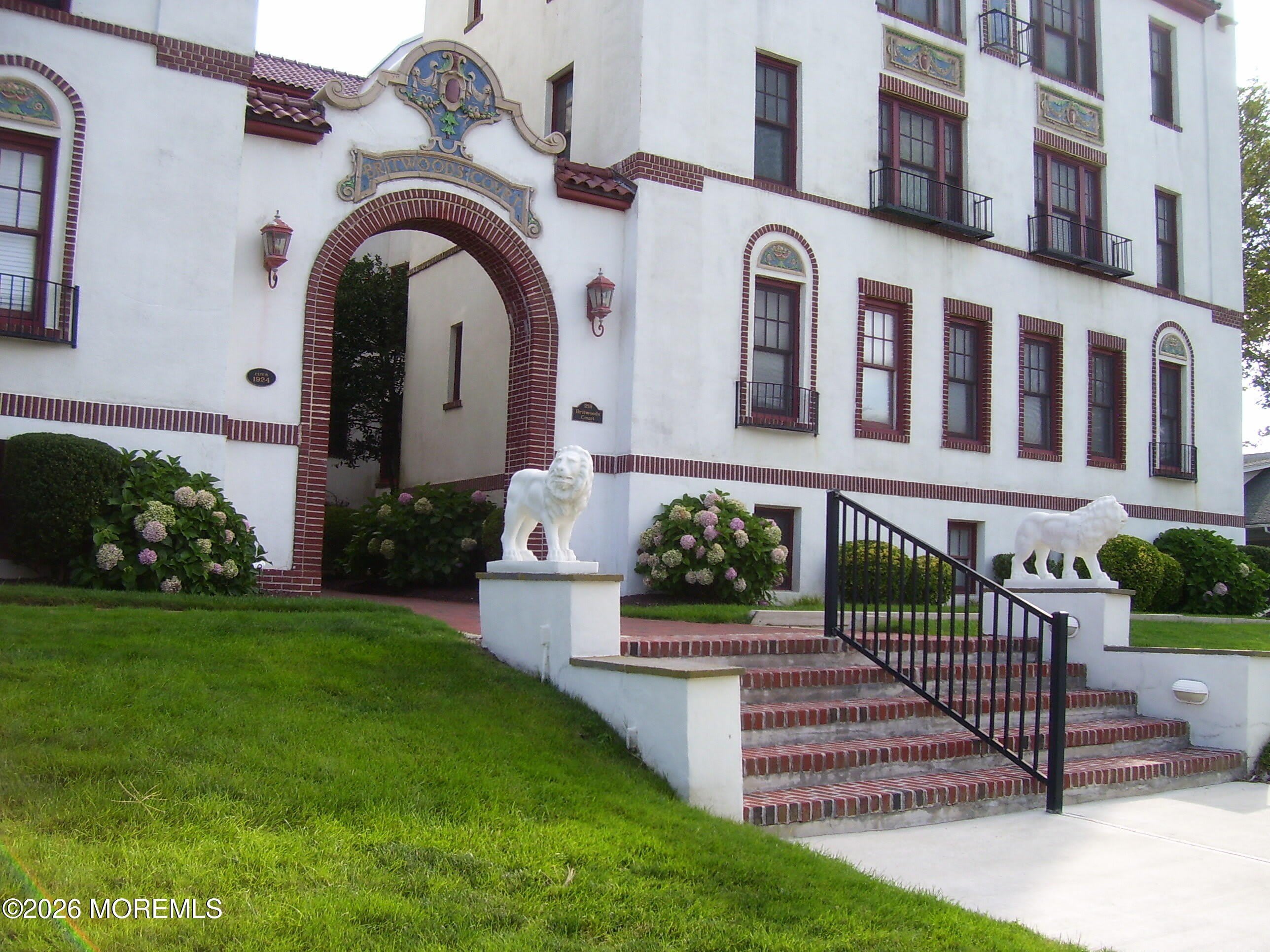 218 2nd Avenue – photo 2