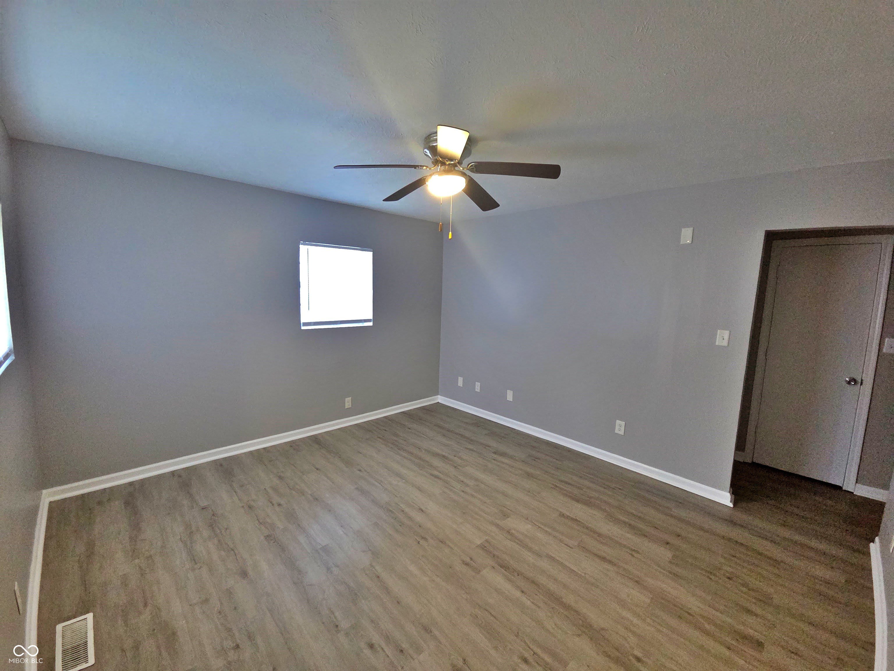 1524 E Legrande Avenue – photo 4