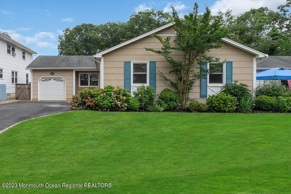 802 Laura Herbert Drive – photo 2