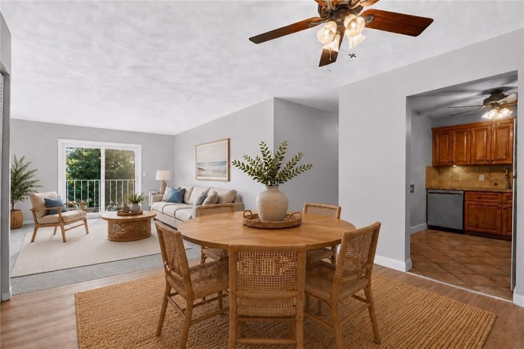 752 QUAKER Lane – photo 1
