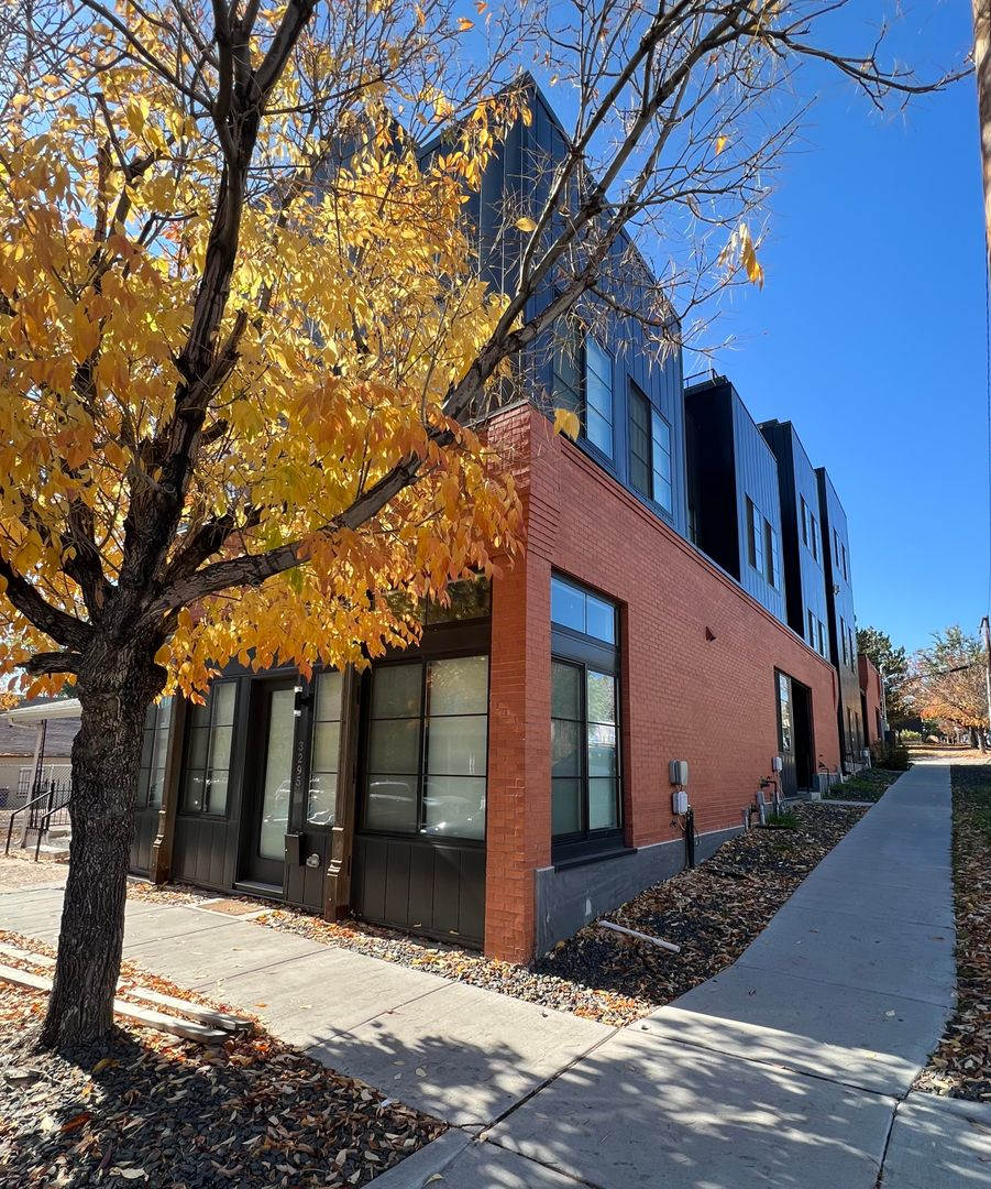 3295 N Navajo St – photo 2