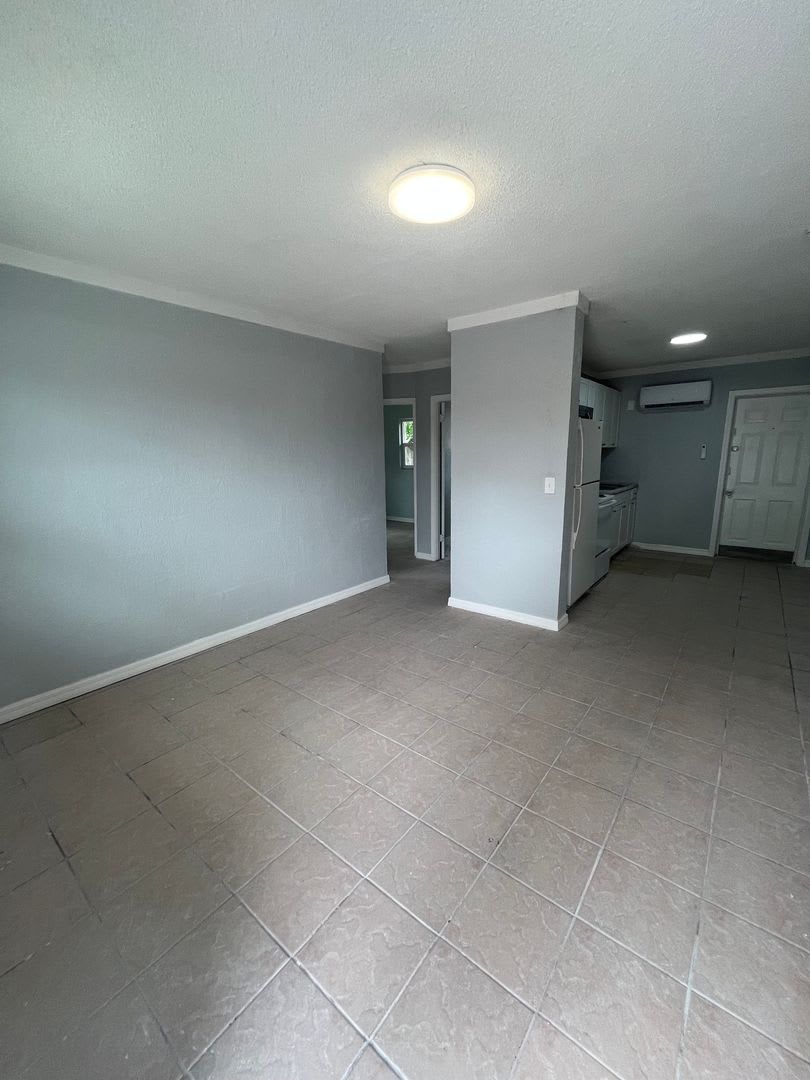 Nice 2BR/1BA Duplex Near Schools in Winter Haven! – photo 4