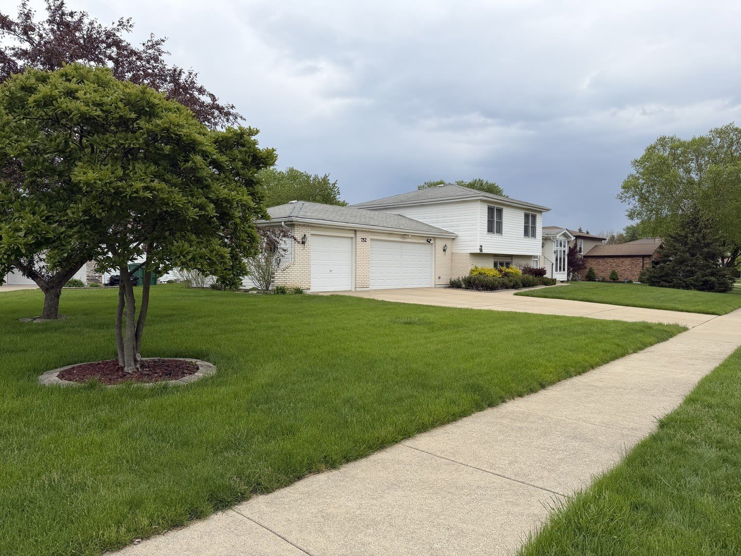 752 Rosanne Street – photo 3