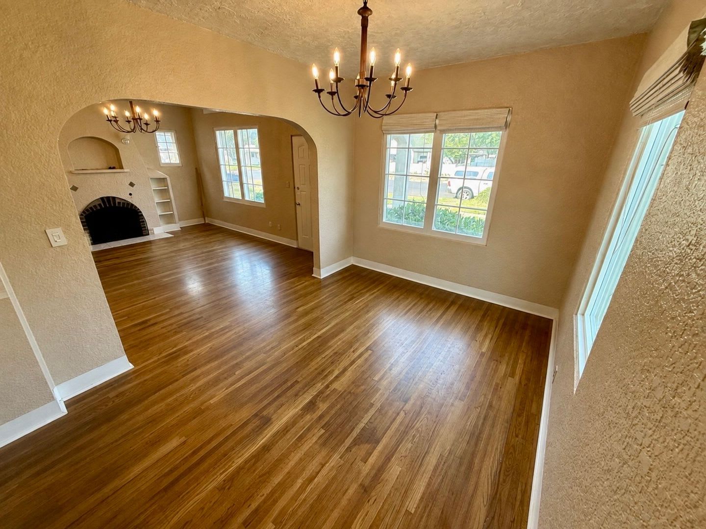 Charming 3 Bedroom Home With Fenced Yard Basement Storage – photo 5