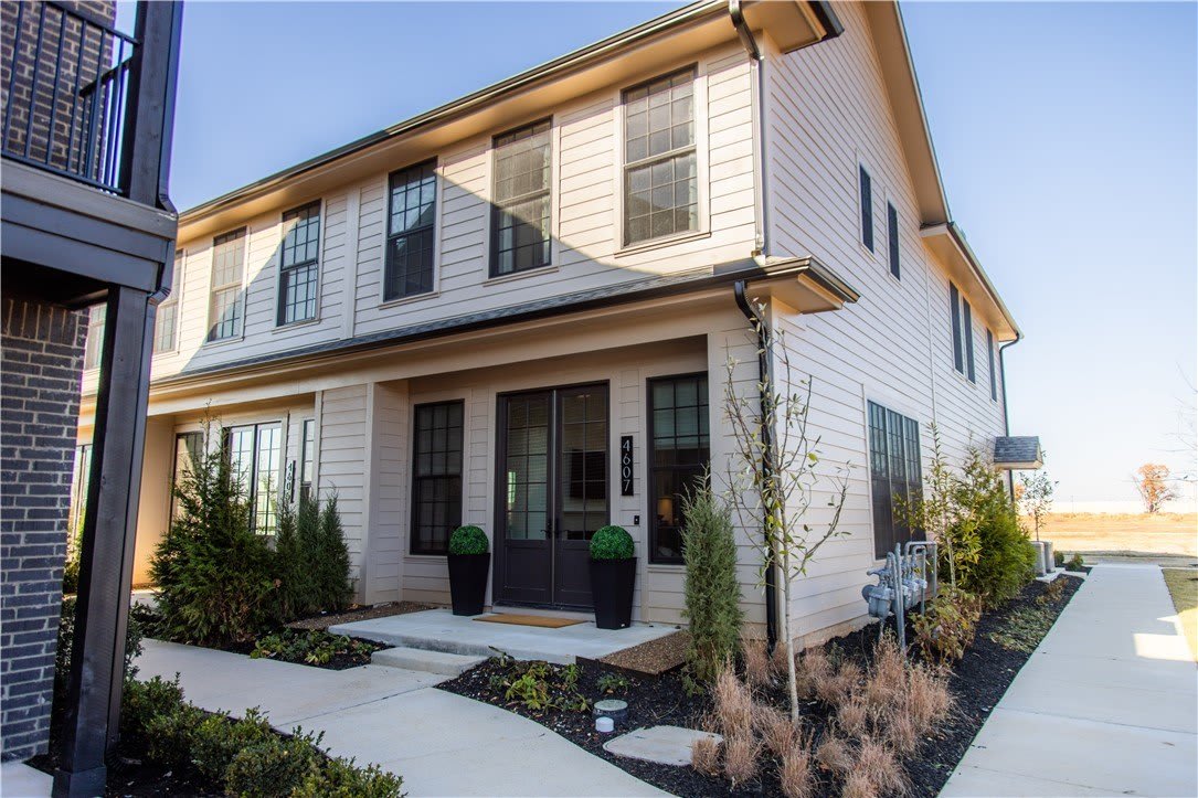4607 S 47th Street – photo 1