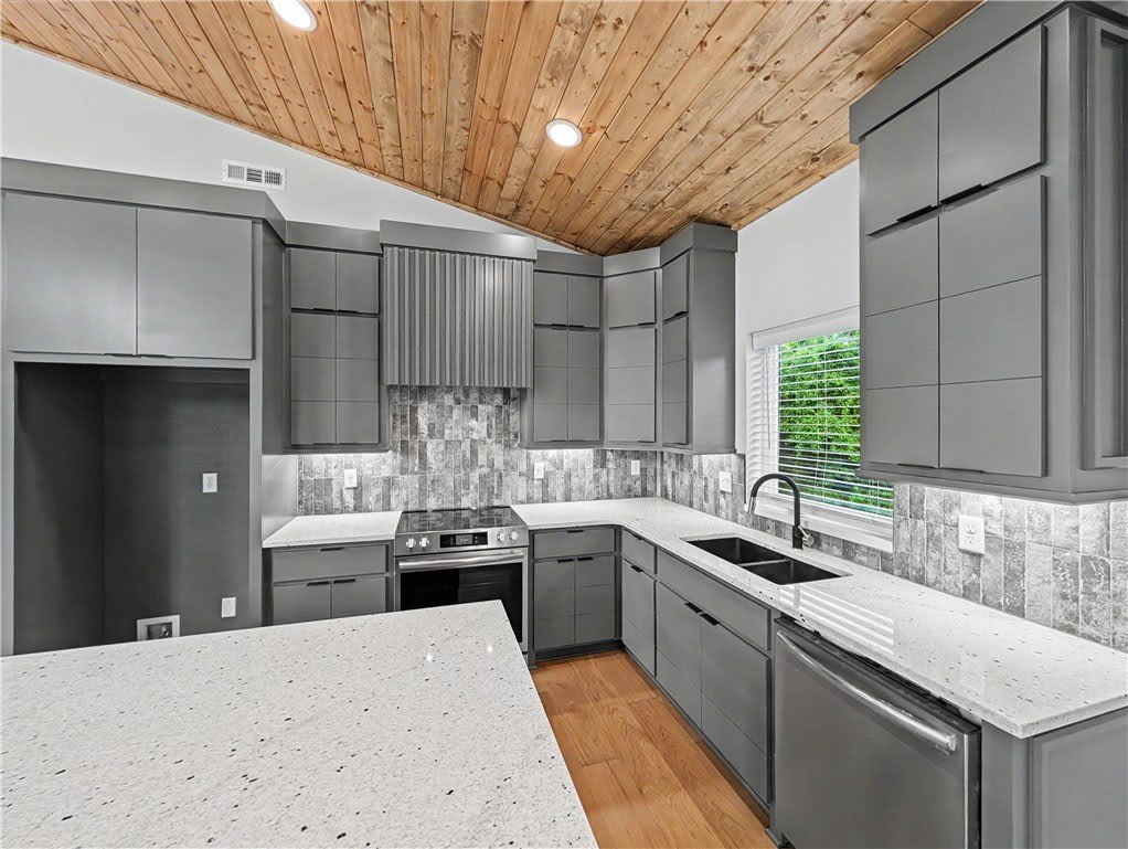 6 Francis Drive – photo 3