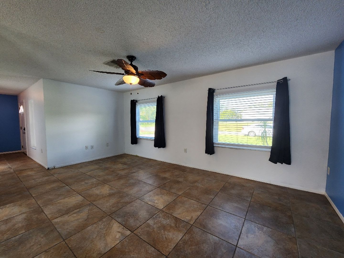 Gorgeous Pool Home in Spring Hill – photo 4