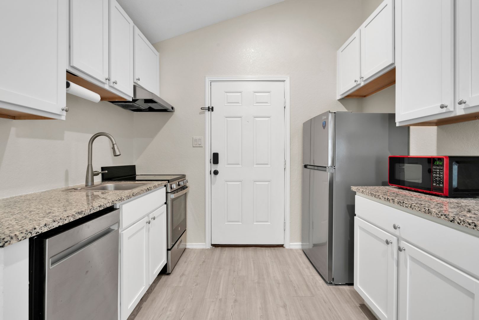 Cozy 1 Bed 1 Bath Home- San Antonio's Northeast Side Near Randolph AFB! – photo 4