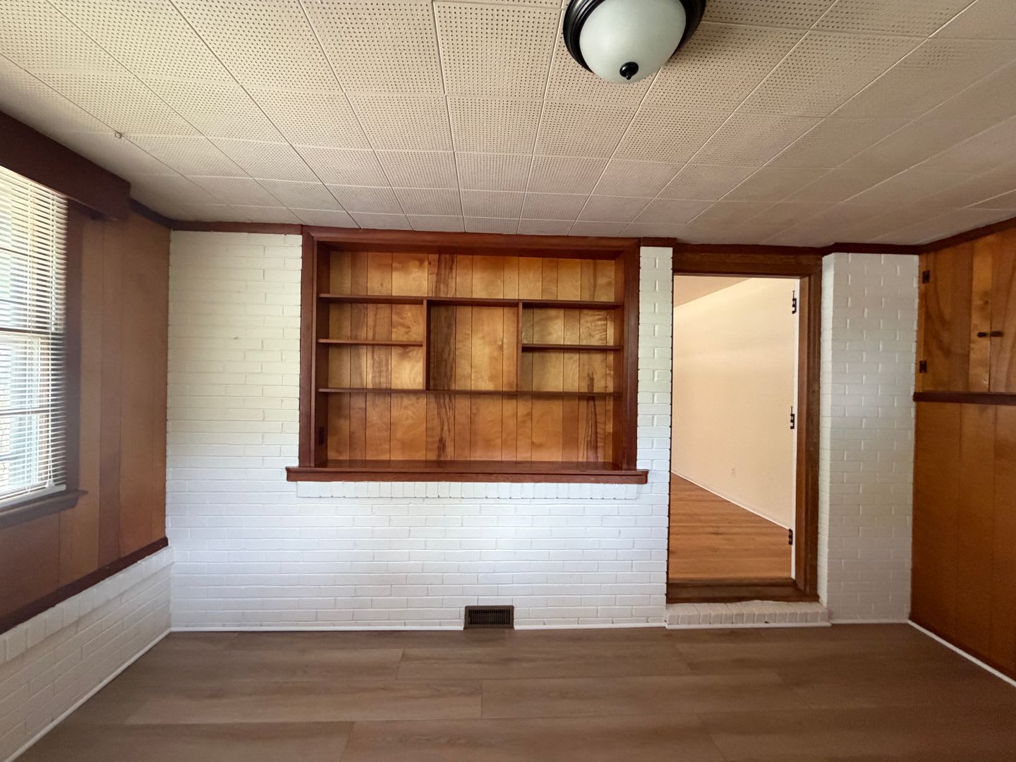 Classic 3BR/2BA Mid-Century Ranch on Ridge Road – photo 2