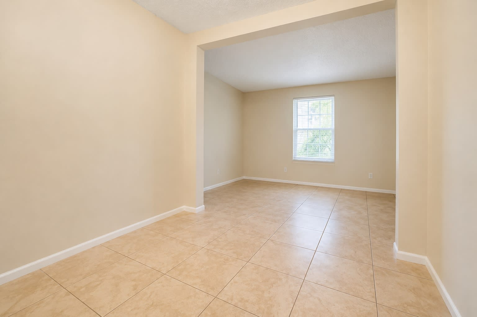 828 Sky Lake Circle B – photo 4