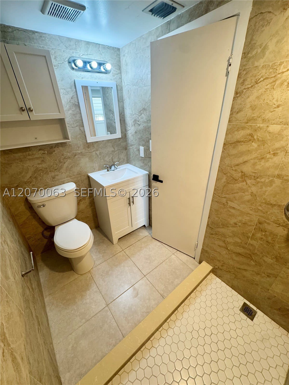 2502 Harding St – photo 3