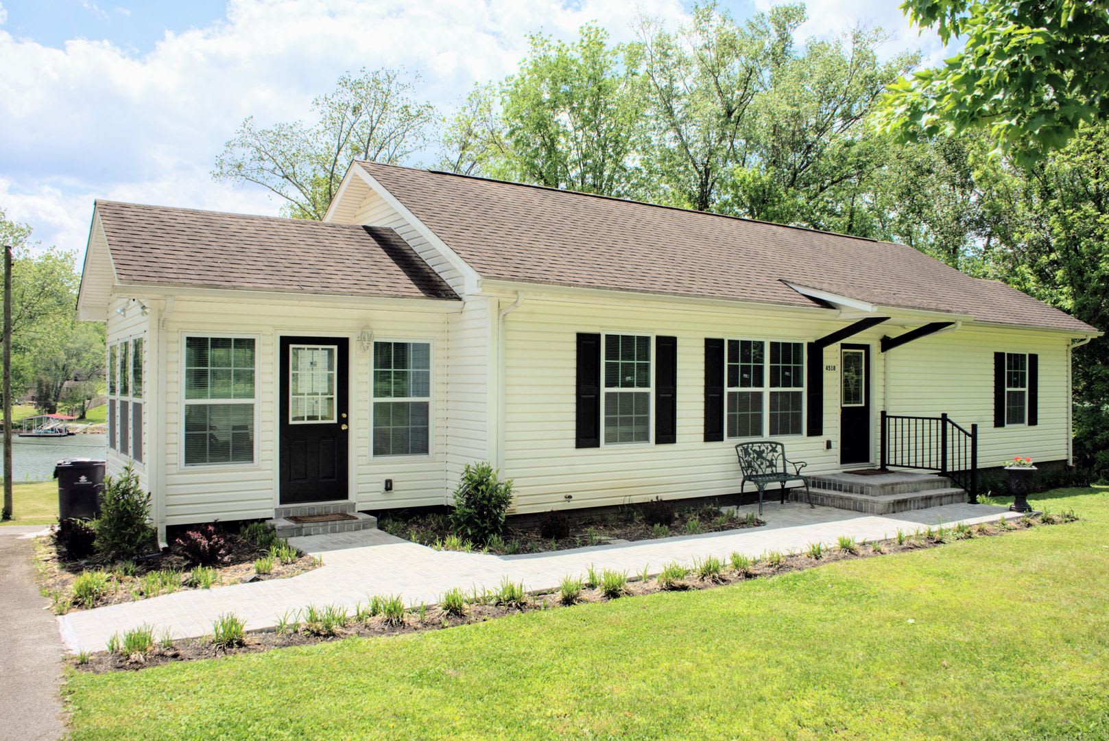 Knoxville 37914 Fully Furnished 3 Bedroom 2 Bath Home Short Term Lease Available – photo 2