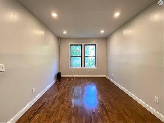 5995 Riverdale Avenue – photo 4