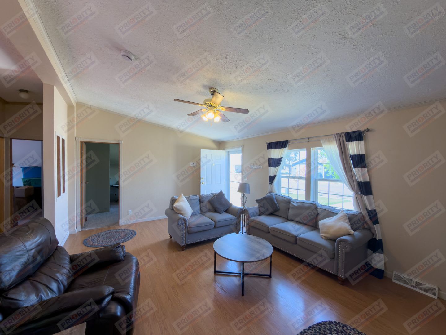 Single Family Home With Huge Yard – photo 4