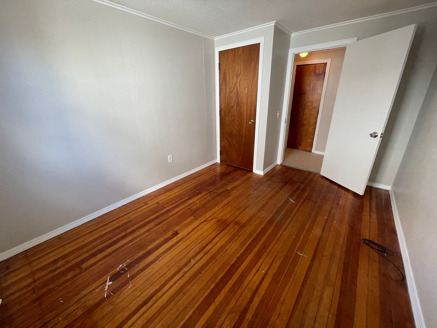 Freshly Updated First Floor 2 Bedroom Apartment 1 375 Month – photo 5