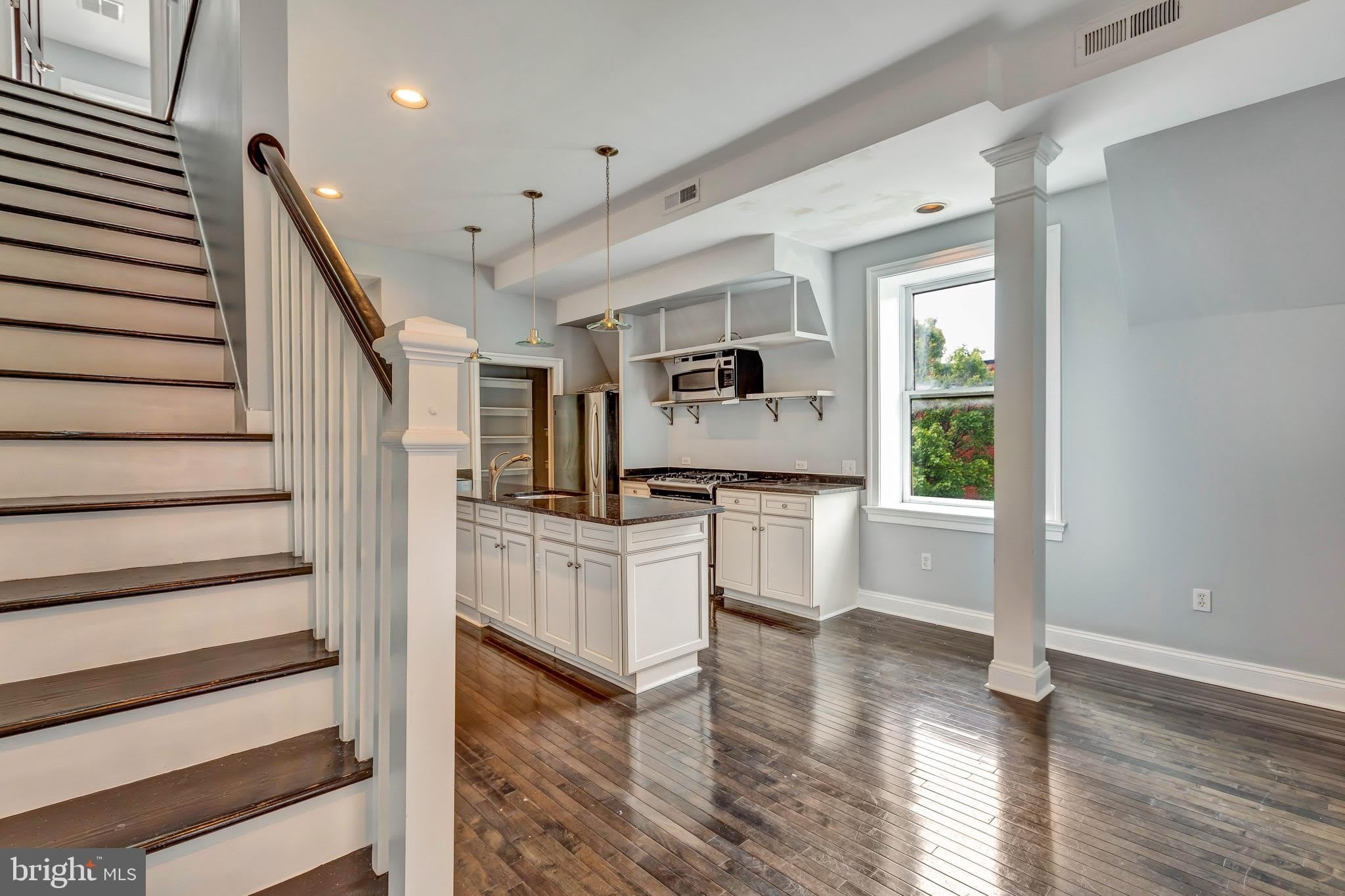200 E PRESTON Street – photo 1