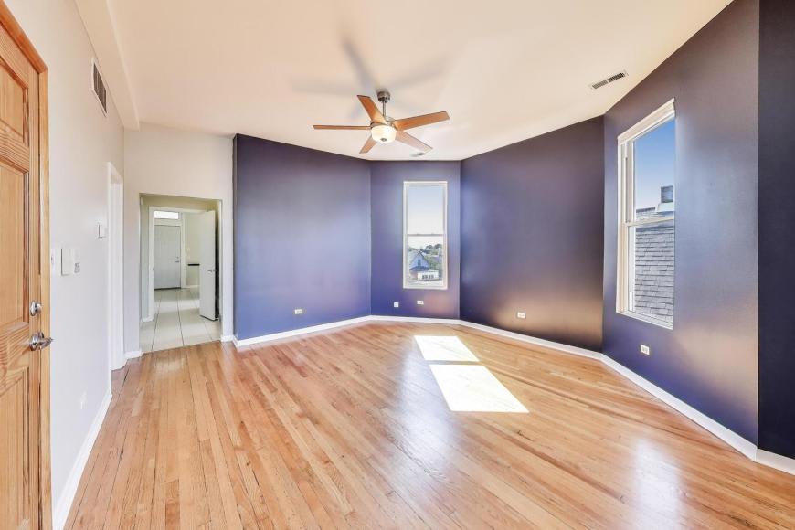 2733 North Mozart St. – photo 4