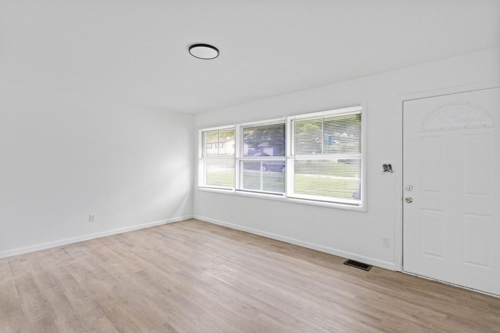 9835 Winkler Dr – photo 4
