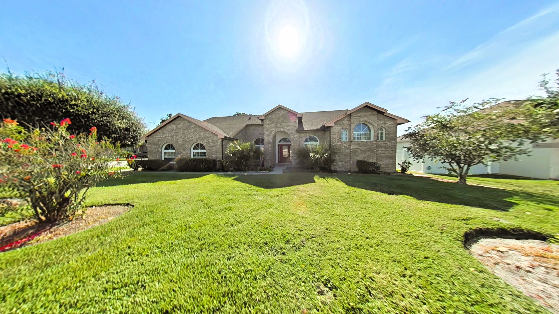 Renovated and Spacious 4-bedroom, 2-bathroom Home in the Heart of Orlando! – photo 1
