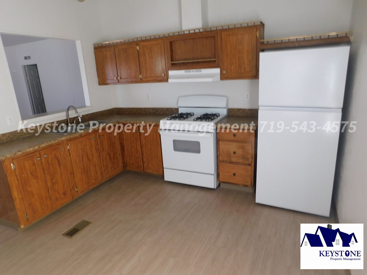 Spacious 3-Bedroom, 2-Bath Ranch-Style Home $1400/$1400 – photo 3