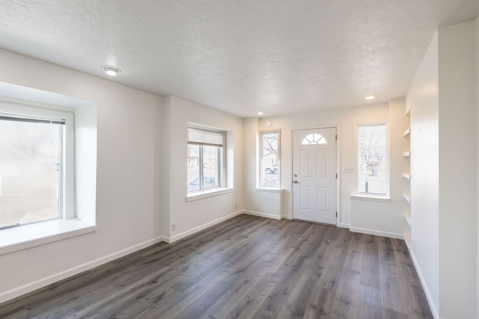 Newly Remodeled 3 Bed Bonus Room 1 Bath Home In Rexburg Fully Fenced Yard – photo 3