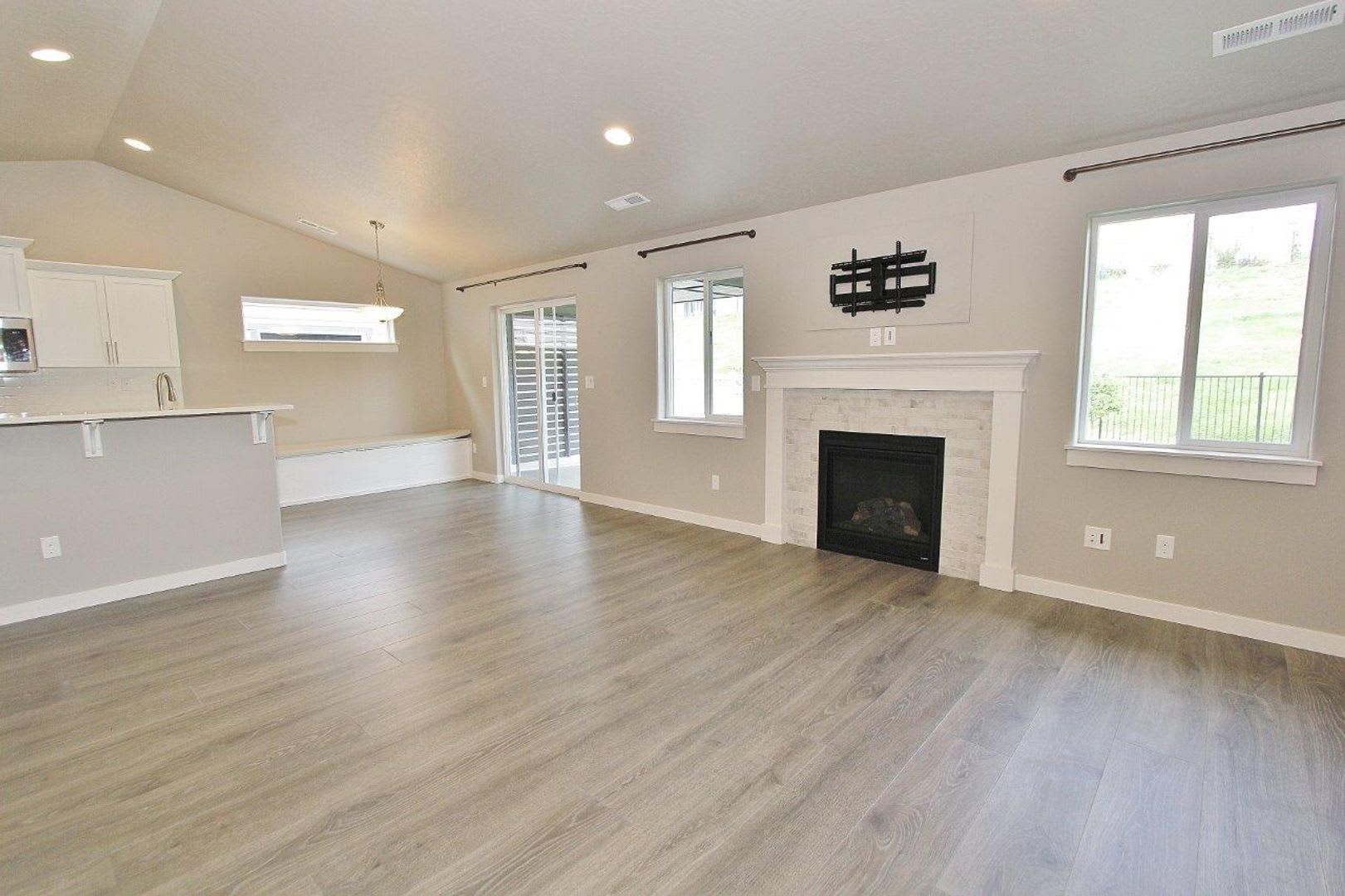 Immaculate Single-Level Home – photo 5
