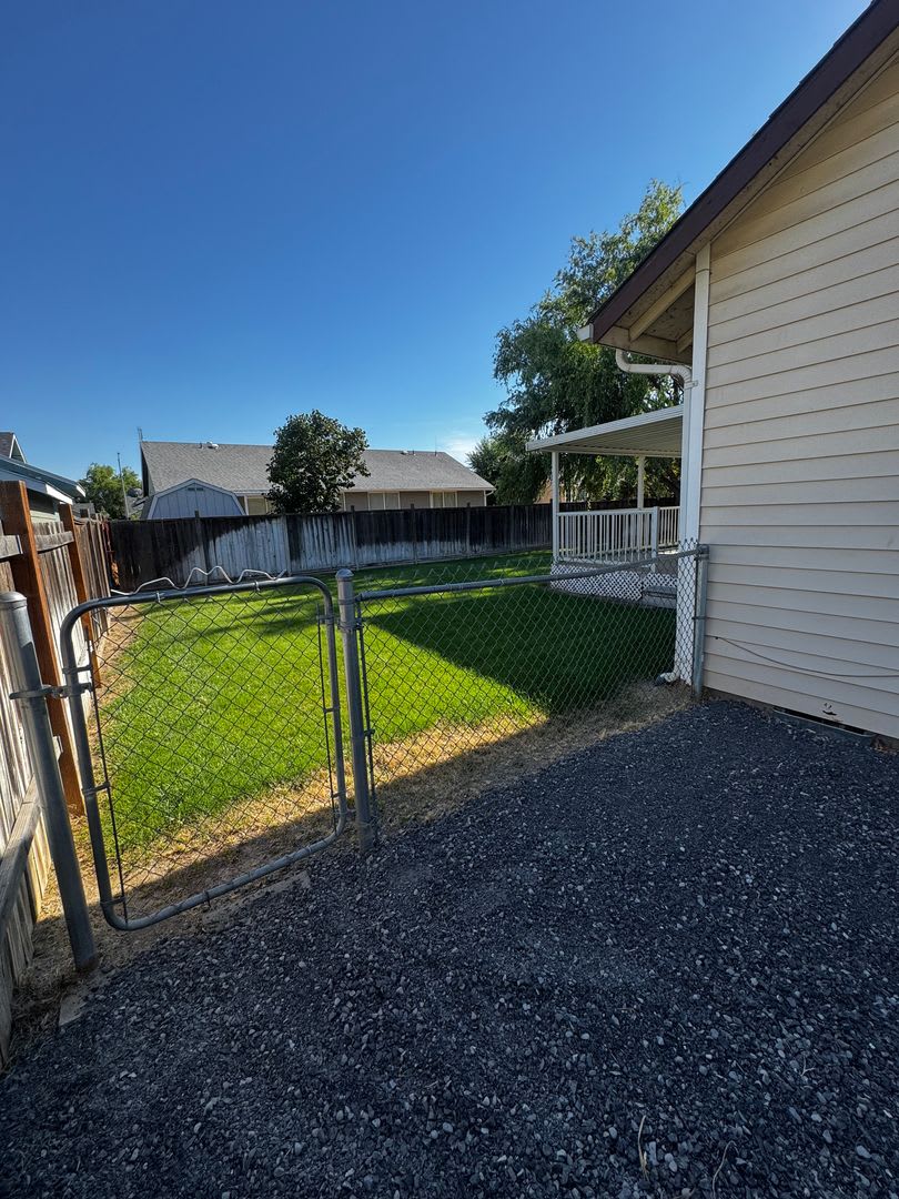 Fully Renovated Home in Crossroad Neighborhood! – photo 3
