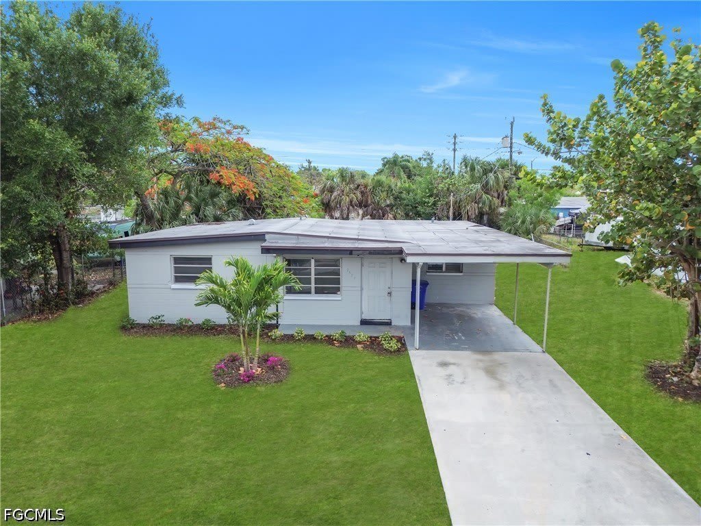 1527 Gardenia Avenue – photo 1