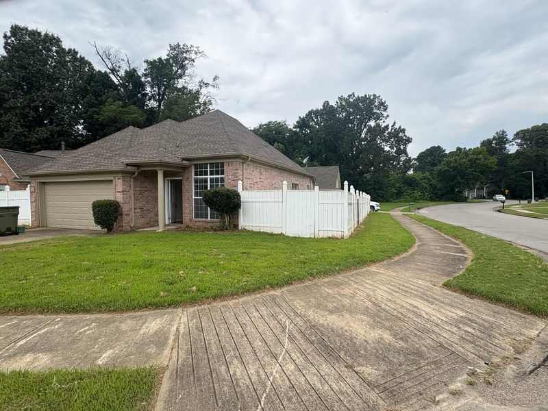 1933 Garden Leaf Dr – photo 2