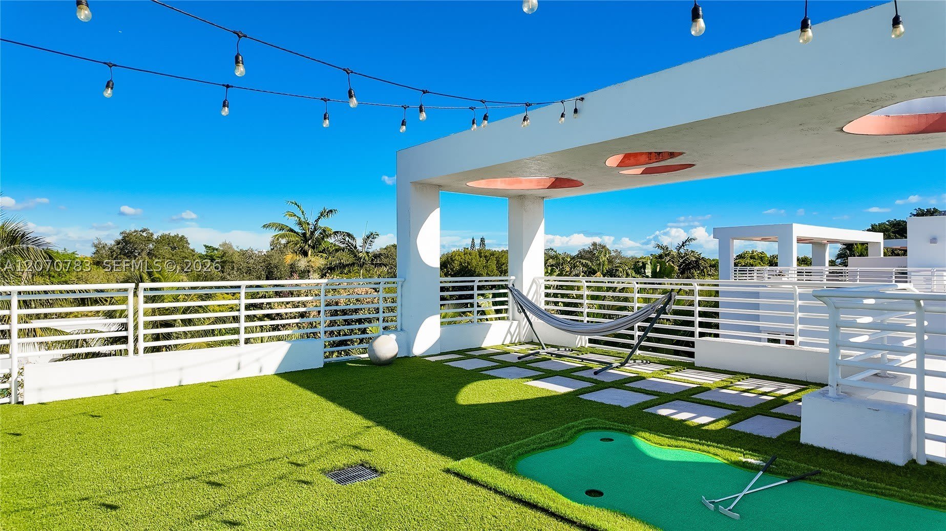 455 NE 39th St – photo 1