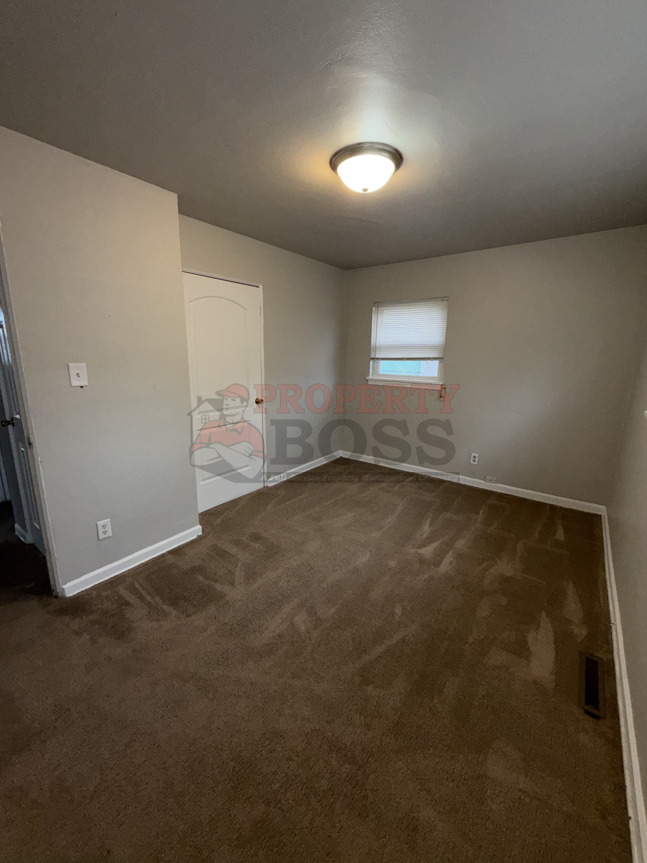 816 East 35Th Court – photo 4