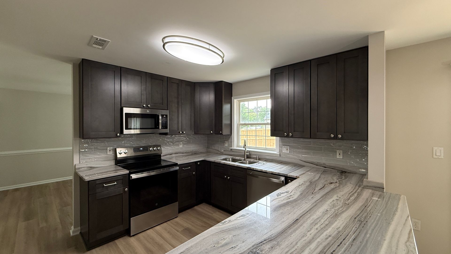 Fully Renovated Colonial – photo 3