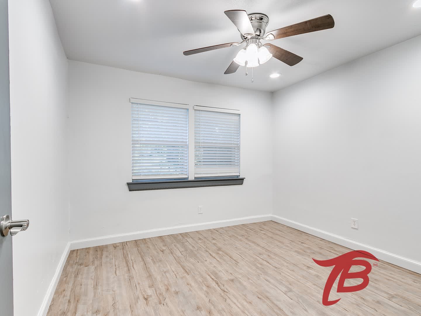 Gorgeous 5 Bedroom 3 Bathroom Home Near Oklahoma City University – photo 4