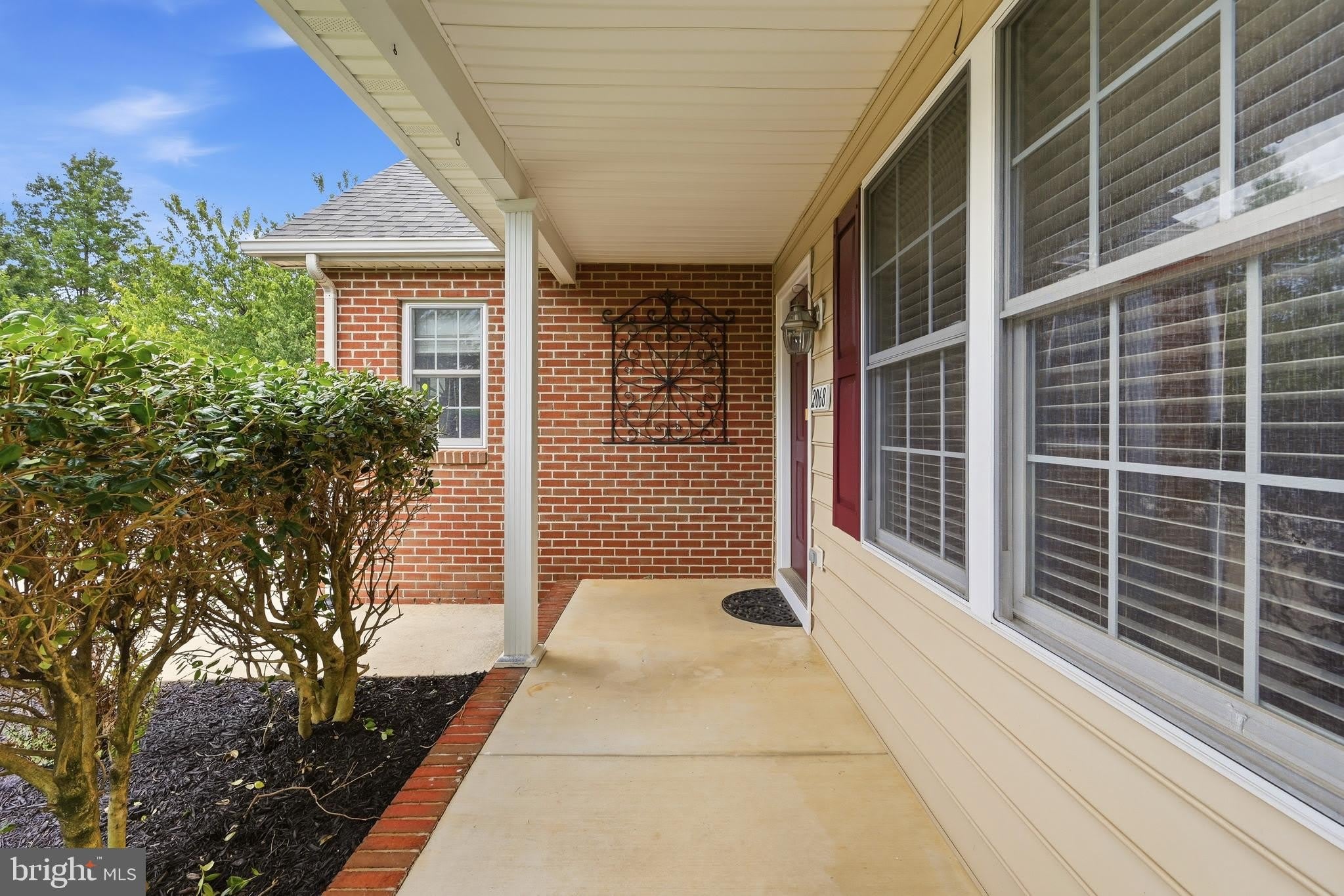2068 Stoneleigh Drive – photo 5
