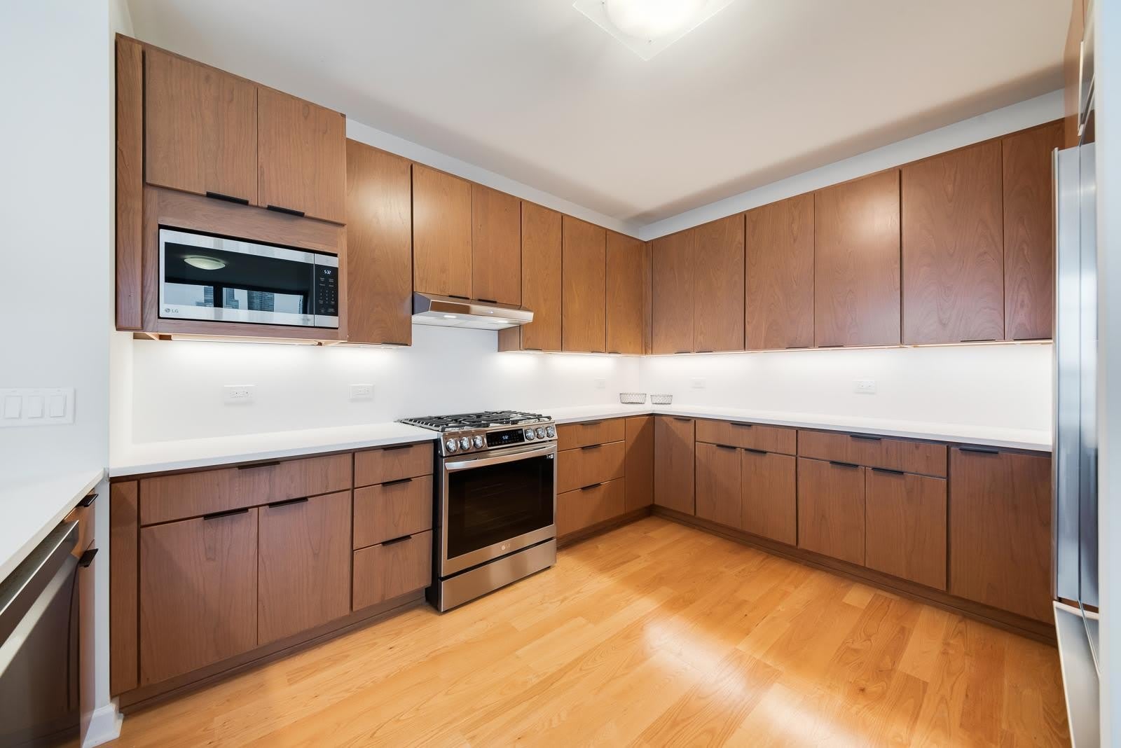 1600 S Prairie Avenue – photo 5